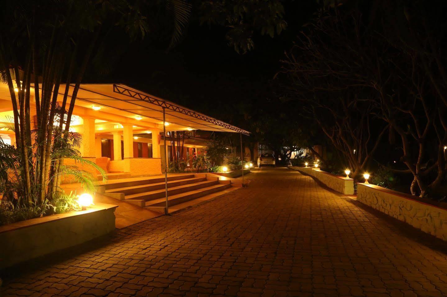 מלון אליבג Outpost@Alibaug מראה חיצוני תמונה